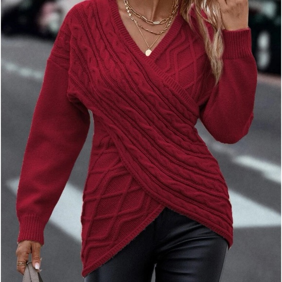 New V neck crossover cable knit sweater - Picture 2 of 6